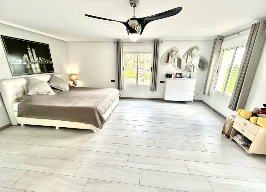 Resale - Villa / House - Catral
