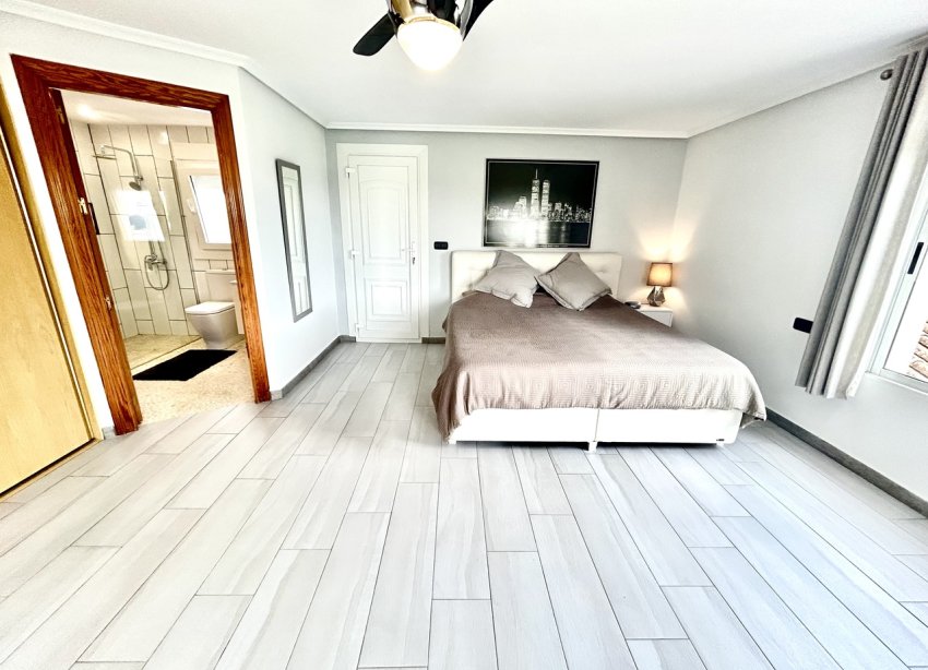 Resale - Villa / House - Catral