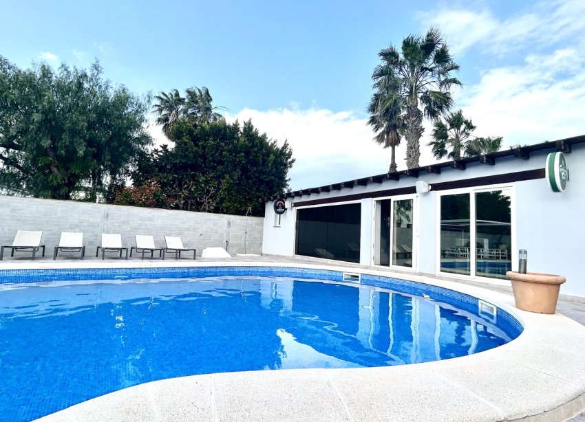 Resale - Villa / House - Catral