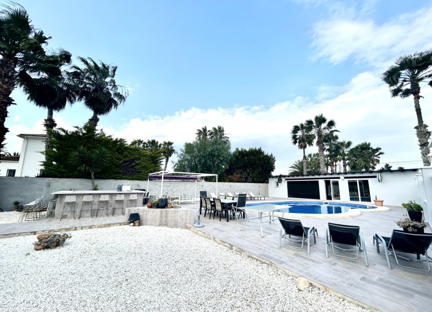 Resale - Villa / House - Catral