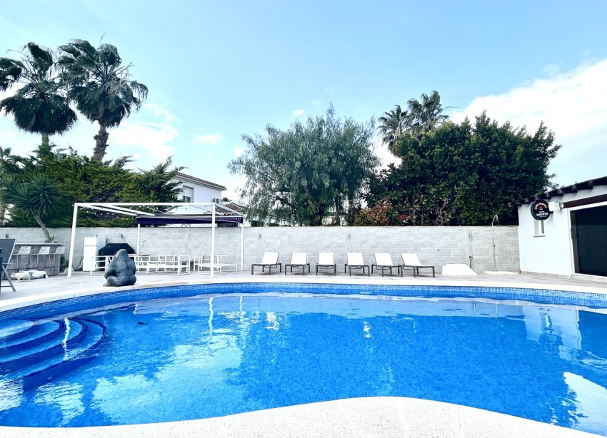 Resale - Villa / House - Catral