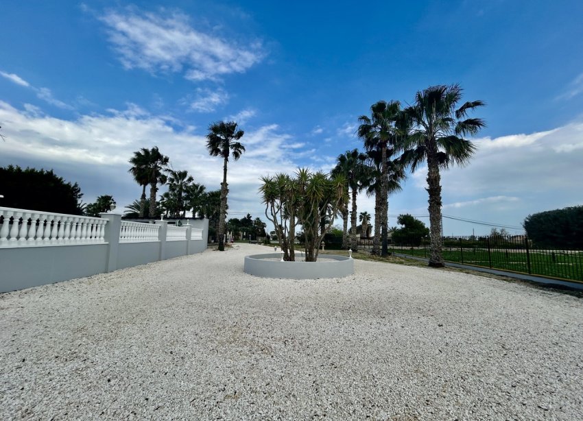 Resale - Villa / House - Catral