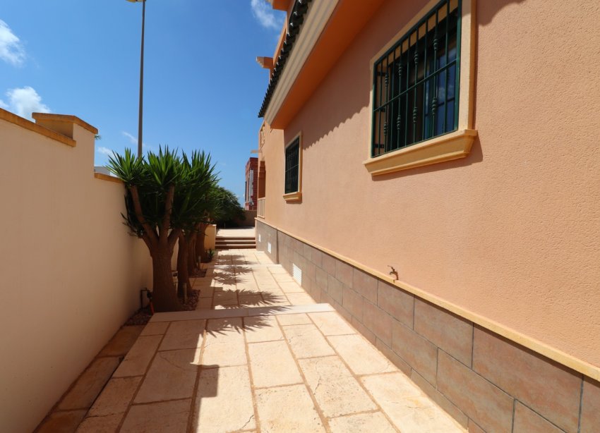 Resale - Villa / House - Ciudad Quesada - La Fiesta
