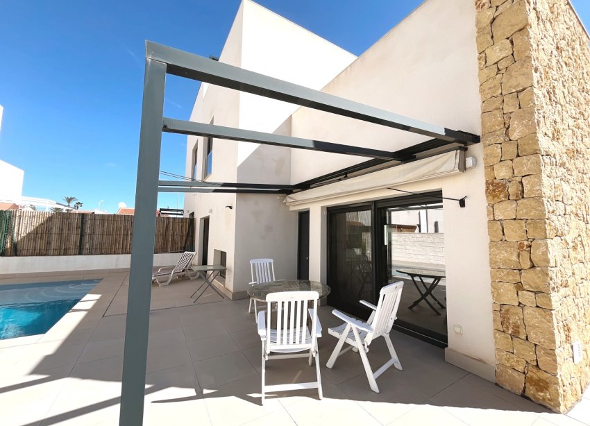 Resale - Villa / House - Ciudad Quesada - Pueblo Bravo