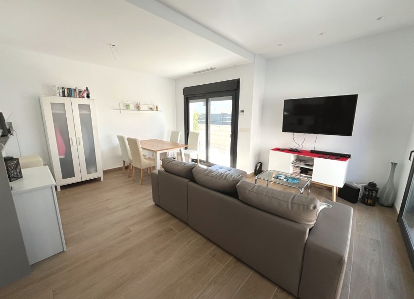 Resale - Villa / House - Ciudad Quesada - Pueblo Bravo