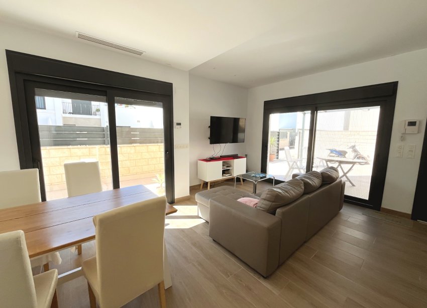 Resale - Villa / House - Ciudad Quesada - Pueblo Bravo