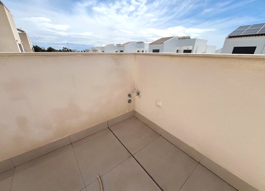 Resale - Villa / House - Ciudad Quesada - Pueblo Bravo