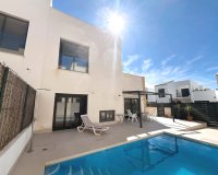 Resale - Villa / House - Ciudad Quesada - Pueblo Bravo