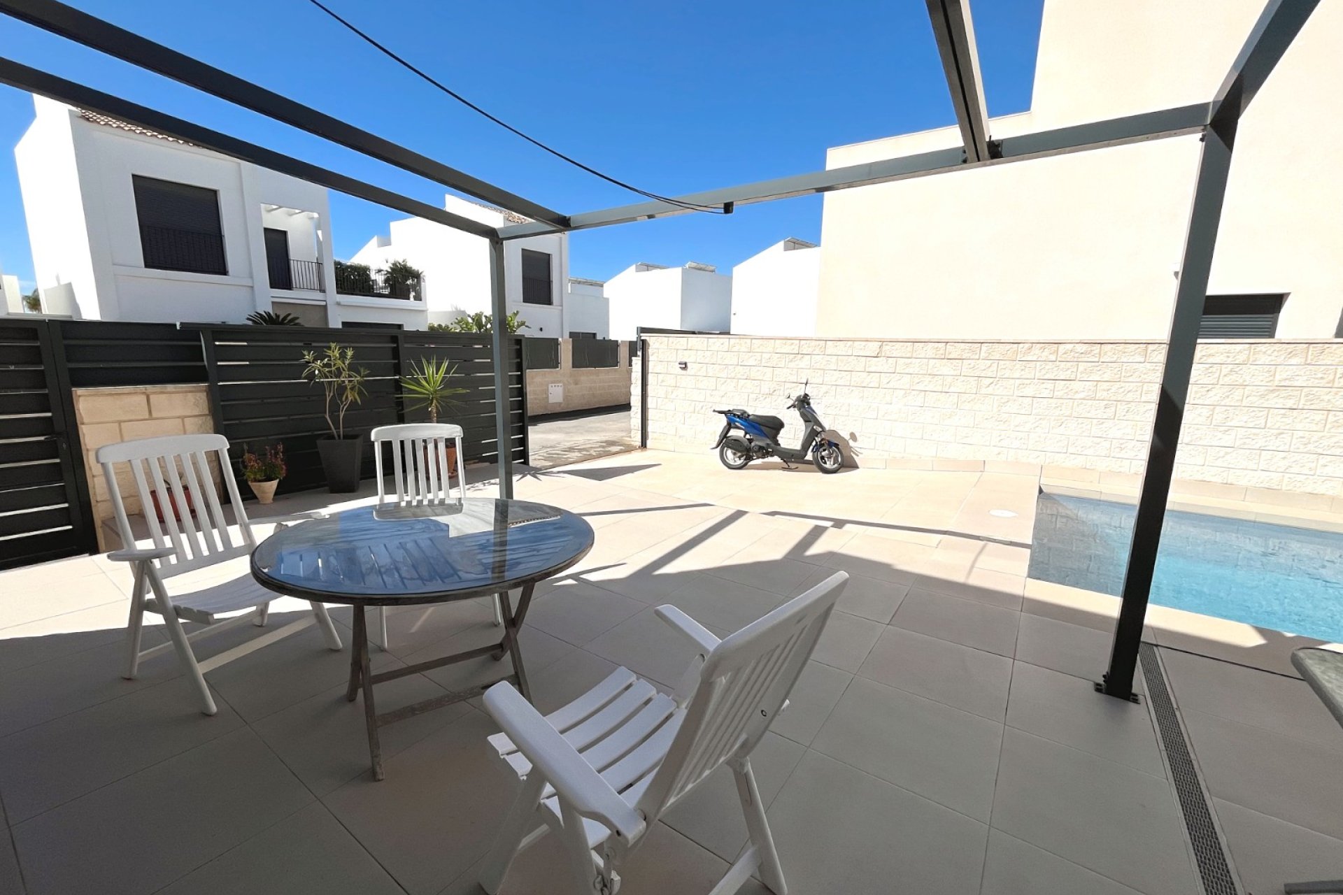 Resale - Villa / House - Ciudad Quesada - Pueblo Bravo