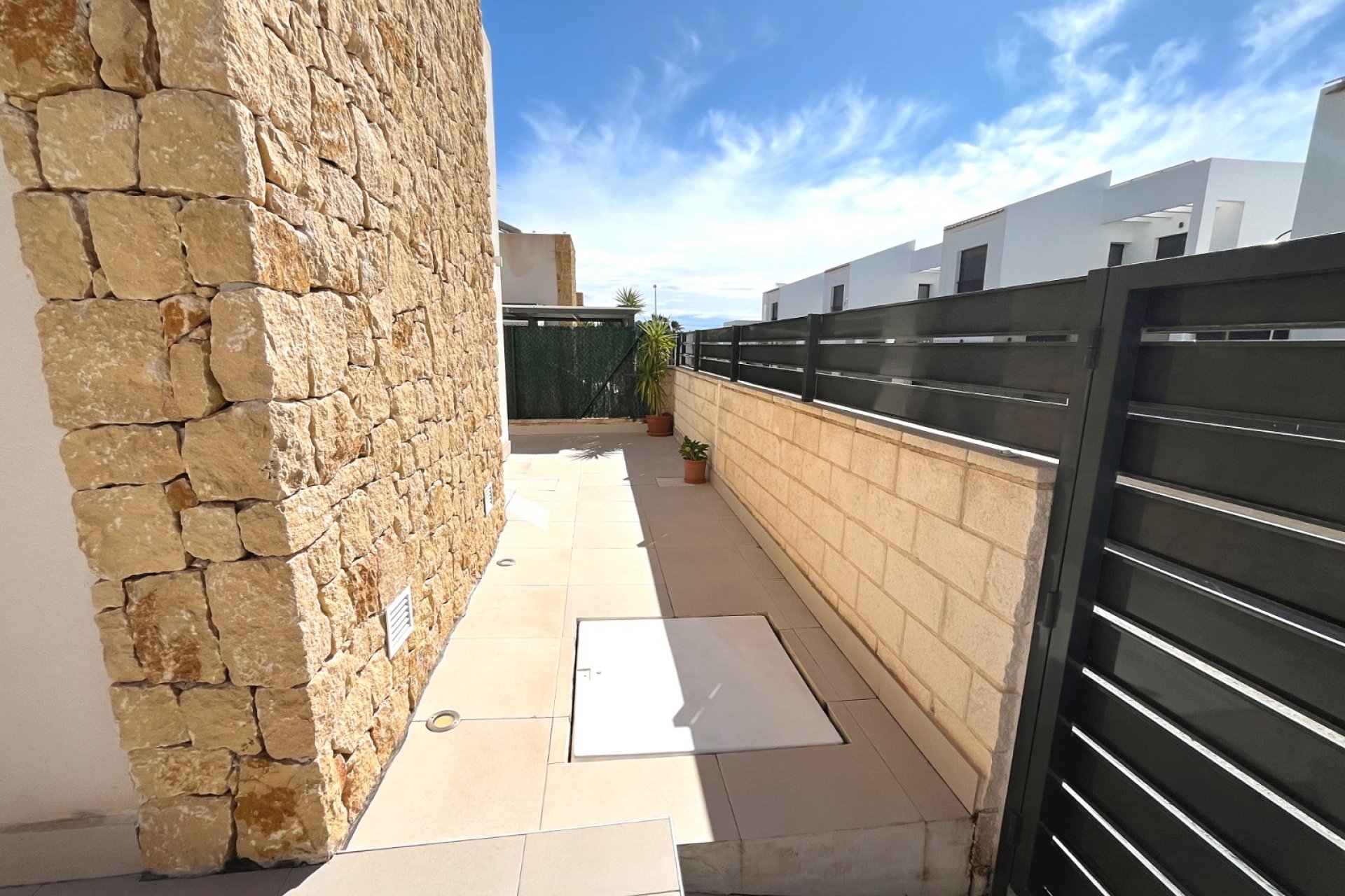 Resale - Villa / House - Ciudad Quesada - Pueblo Bravo