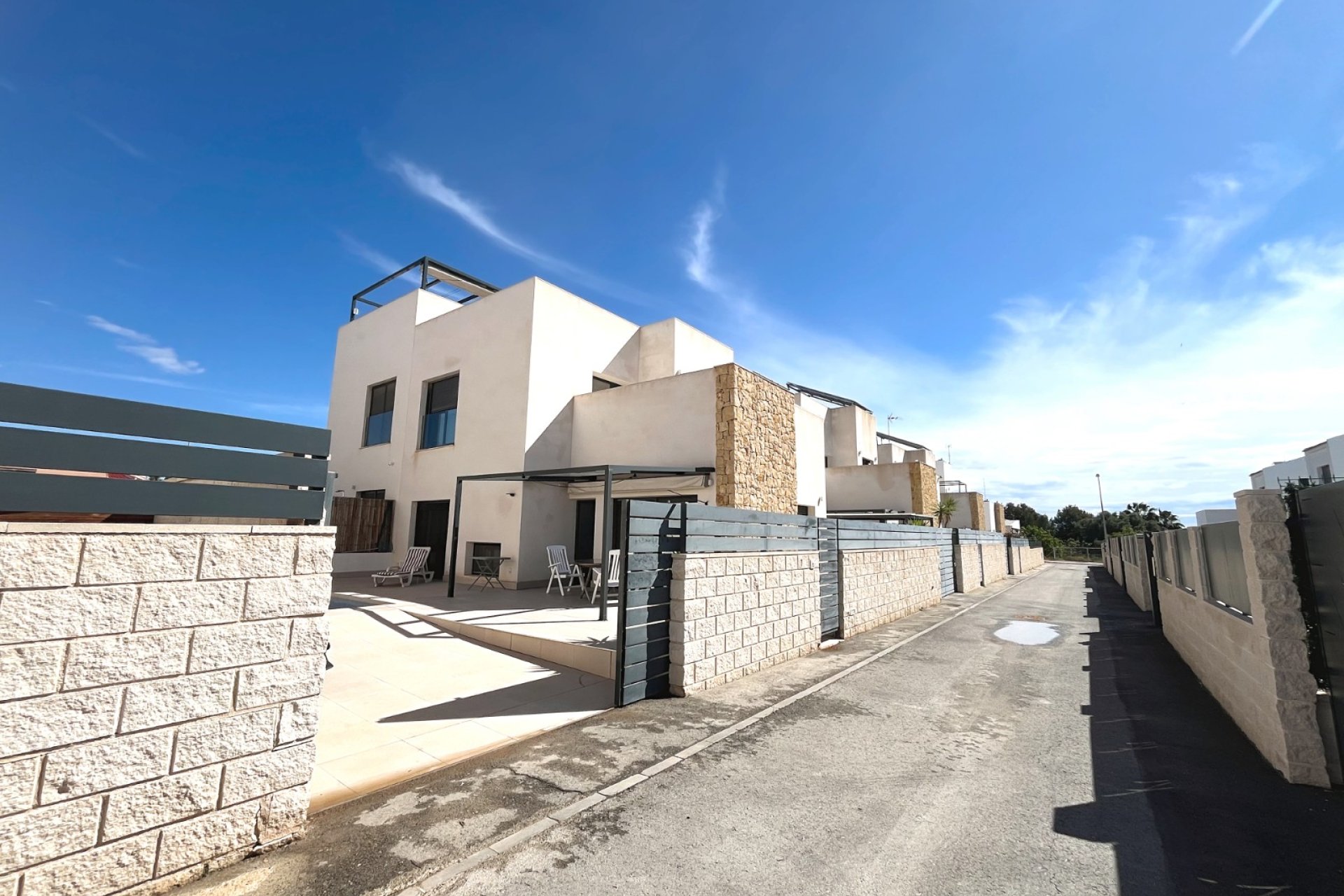 Resale - Villa / House - Ciudad Quesada - Pueblo Bravo