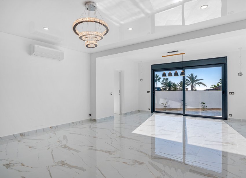 Resale - Villa / House - Ciudad Quesada - Rojales