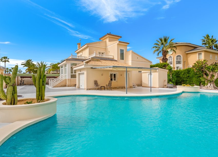 Resale - Villa / House - Ciudad Quesada