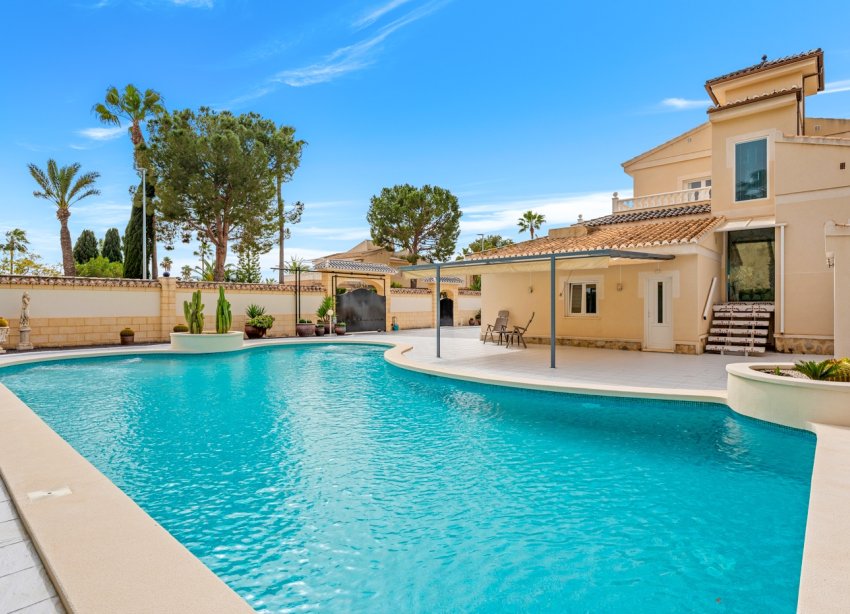 Resale - Villa / House - Ciudad Quesada