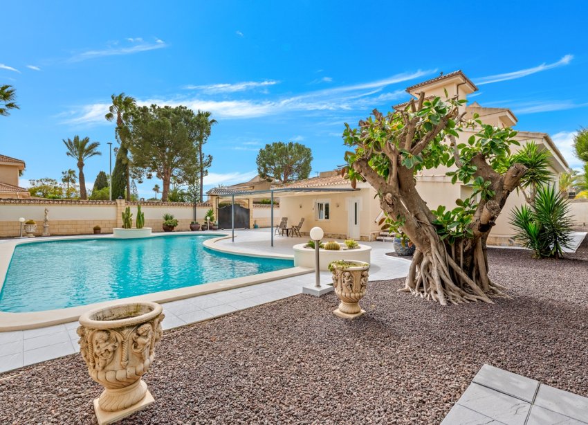 Resale - Villa / House - Ciudad Quesada