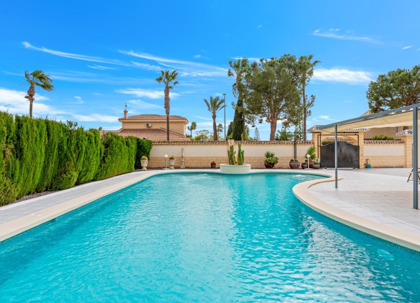 Resale - Villa / House - Ciudad Quesada
