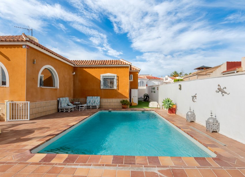 Resale - Villa / House - Ciudad Quesada