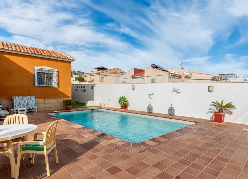 Resale - Villa / House - Ciudad Quesada