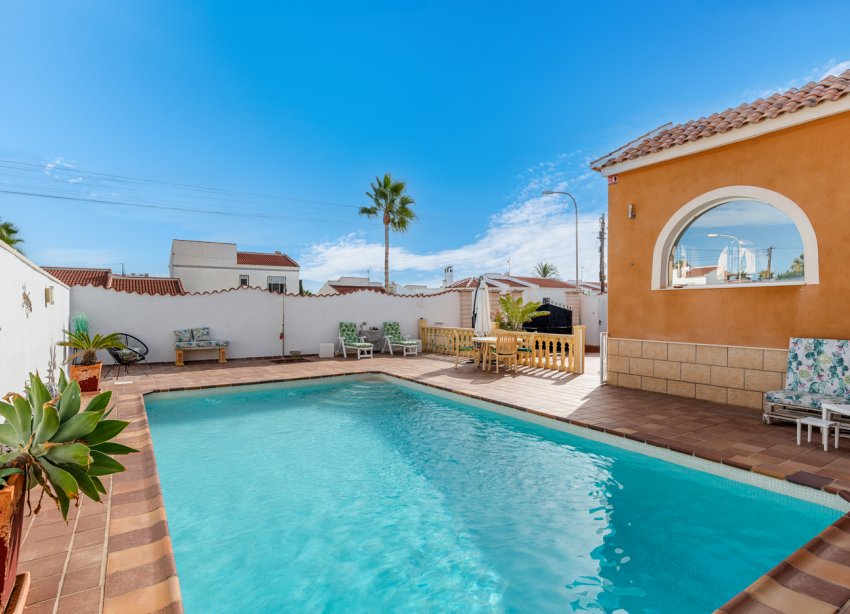 Resale - Villa / House - Ciudad Quesada