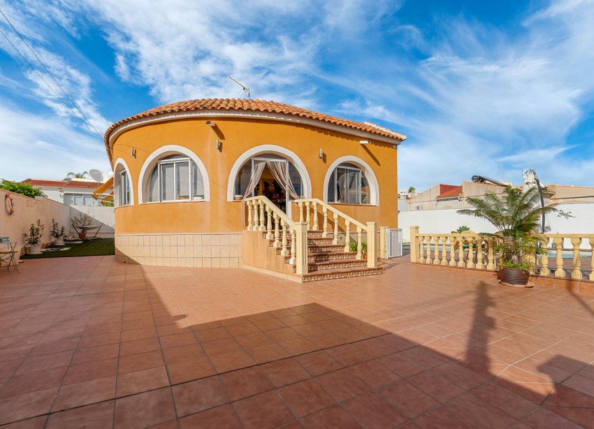 Resale - Villa / House - Ciudad Quesada