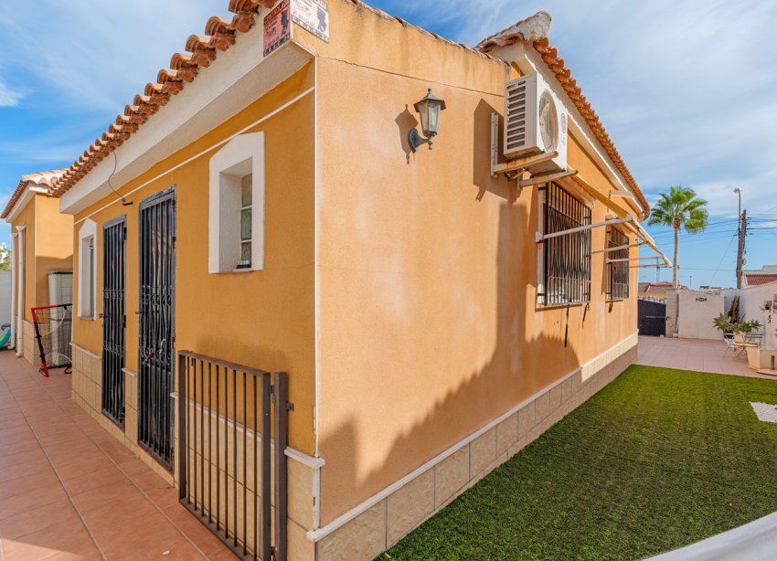 Resale - Villa / House - Ciudad Quesada