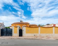 Resale - Villa / House - Ciudad Quesada