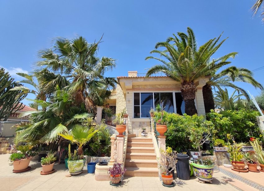 Resale - Villa / House - Ciudad Quesada