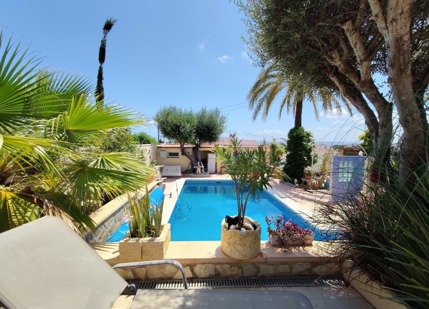 Resale - Villa / House - Ciudad Quesada