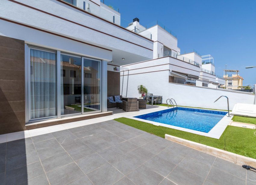 Resale - Villa / House - Ciudad Quesada