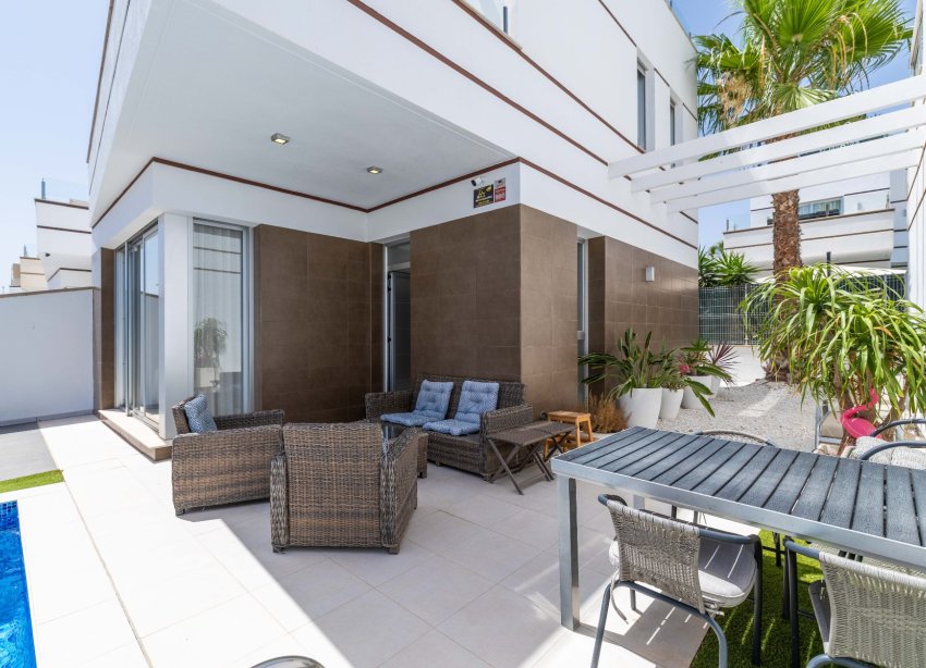 Resale - Villa / House - Ciudad Quesada
