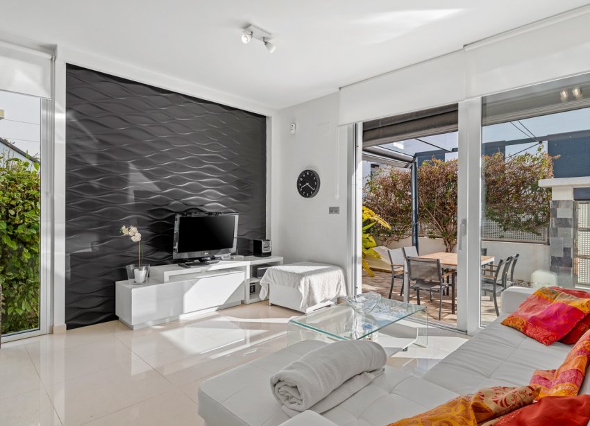 Resale - Villa / House - Ciudad Quesada