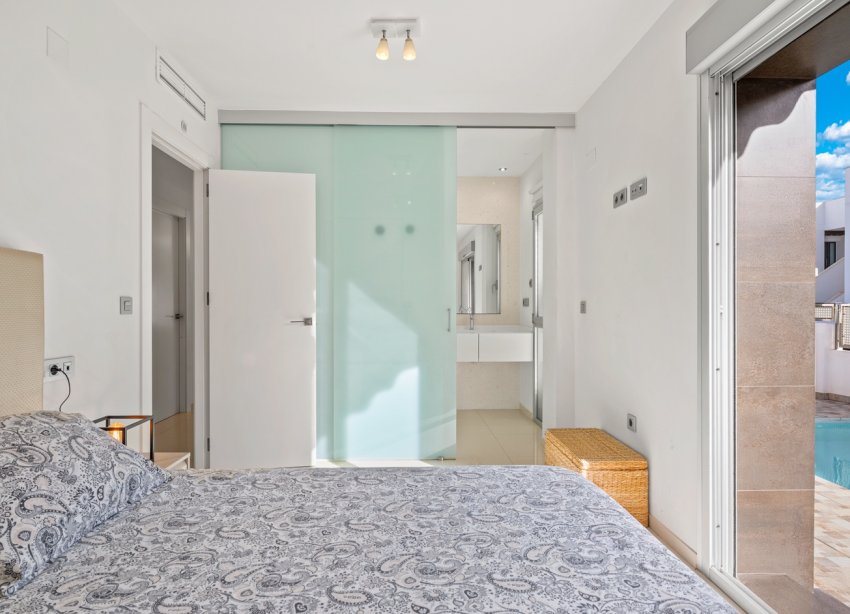 Resale - Villa / House - Ciudad Quesada