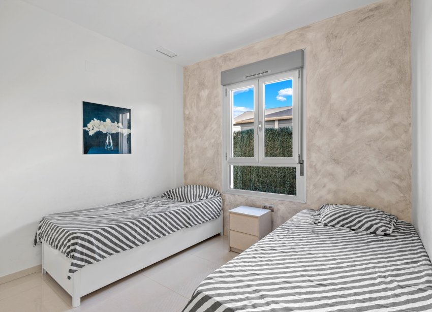 Resale - Villa / House - Ciudad Quesada