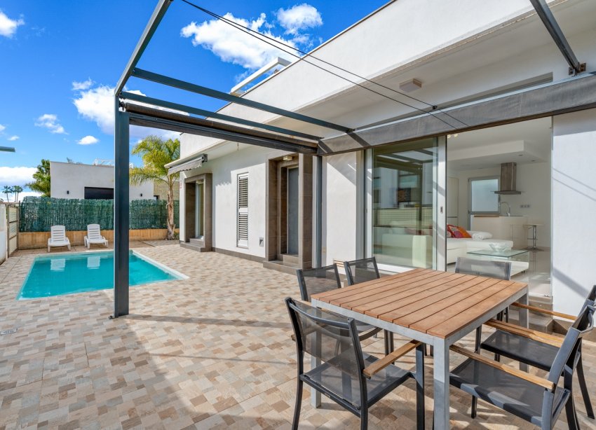 Resale - Villa / House - Ciudad Quesada