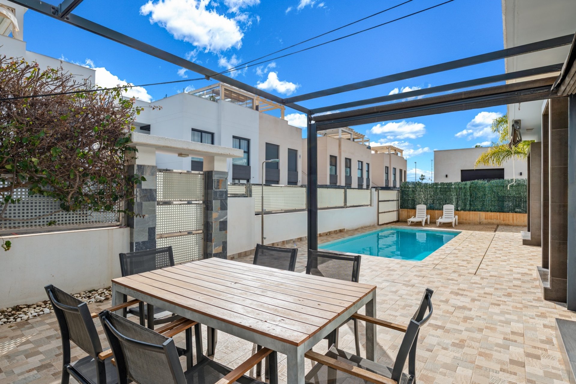 Resale - Villa / House - Ciudad Quesada