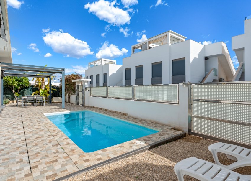 Resale - Villa / House - Ciudad Quesada