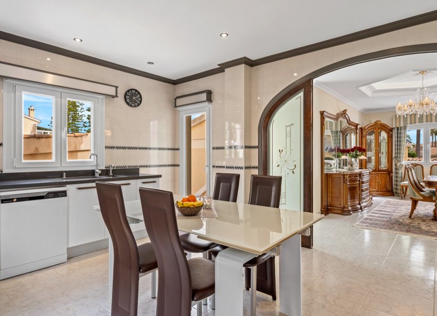 Resale - Villa / House - Ciudad Quesada