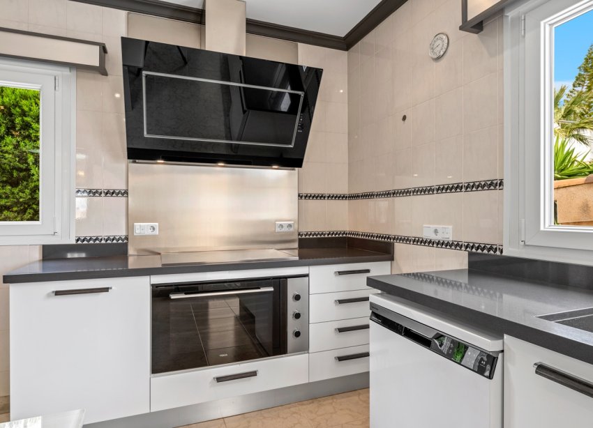 Resale - Villa / House - Ciudad Quesada