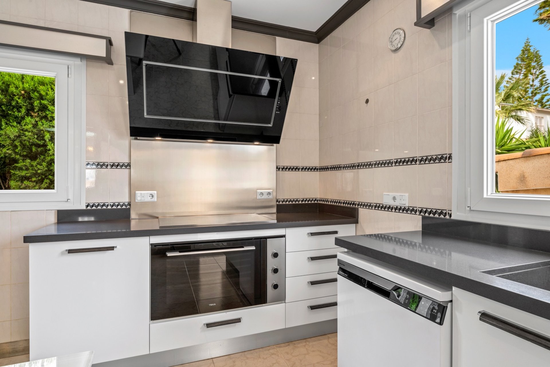 Resale - Villa / House - Ciudad Quesada