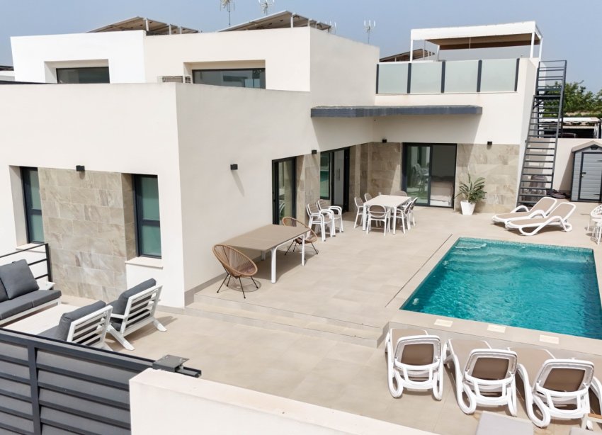 Resale - Villa / House - Daya Nueva - Pueblo