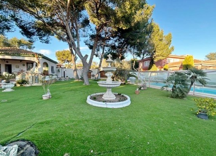 Resale - Villa / House - Dehesa de campoamor - Campoamor