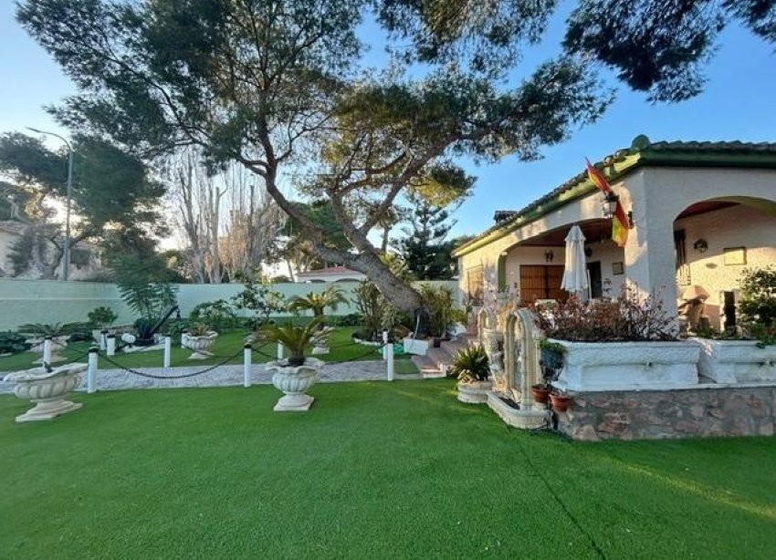 Resale - Villa / House - Dehesa de campoamor - Campoamor
