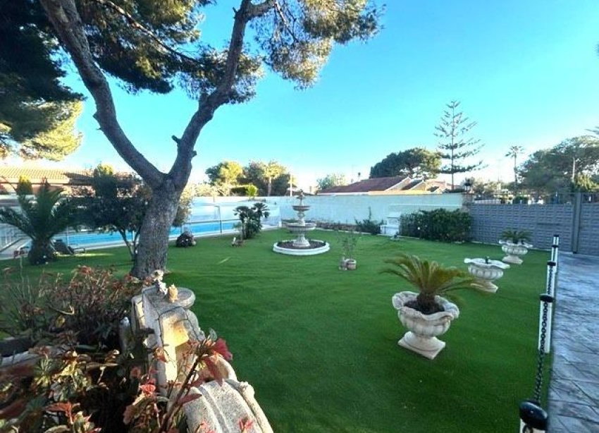 Resale - Villa / House - Dehesa de campoamor - Campoamor