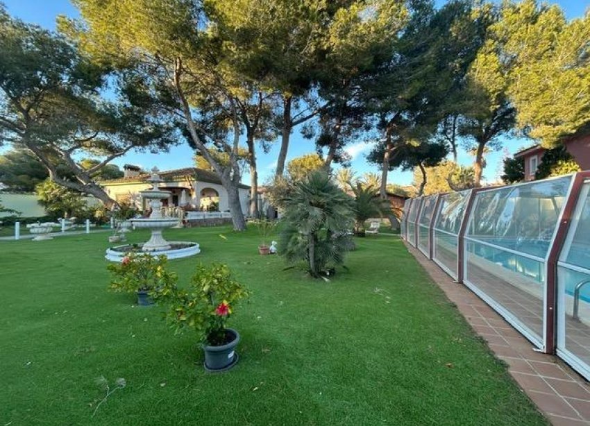 Resale - Villa / House - Dehesa de campoamor - Campoamor