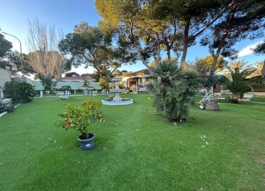 Resale - Villa / House - Dehesa de campoamor - Campoamor