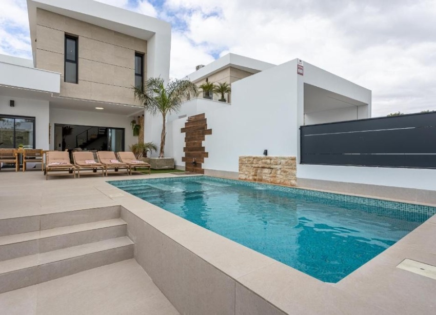 Resale - Villa / House - Dolores