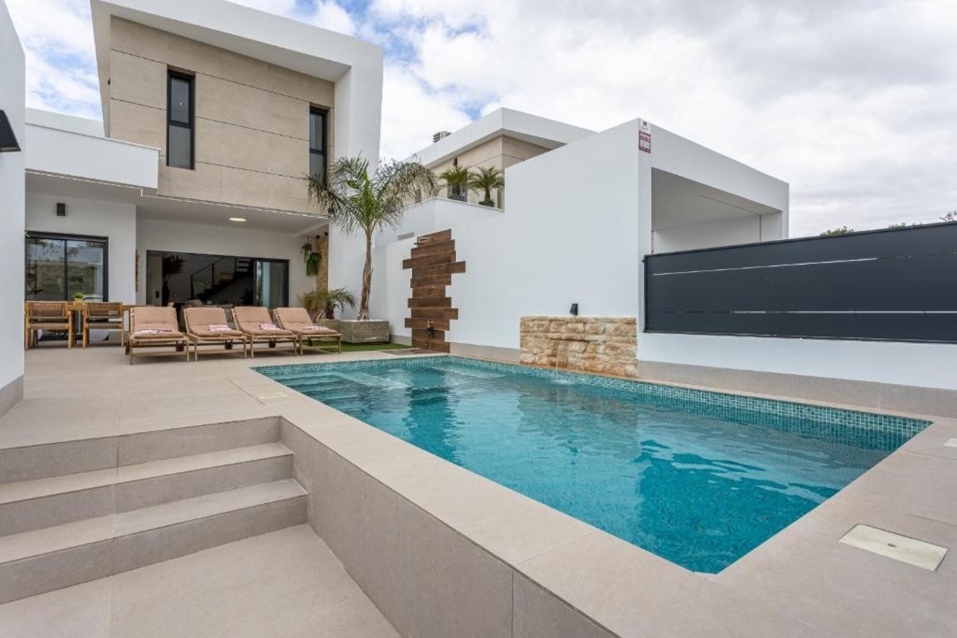 Resale - Villa / House - Dolores