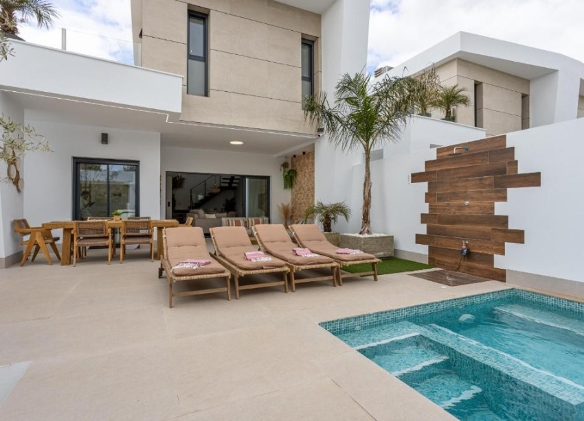 Resale - Villa / House - Dolores