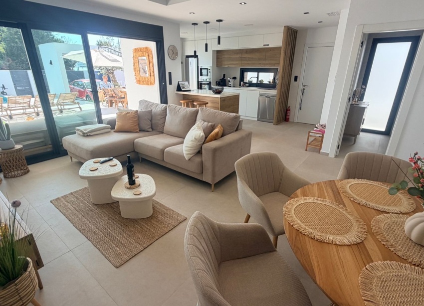 Resale - Villa / House - Dolores