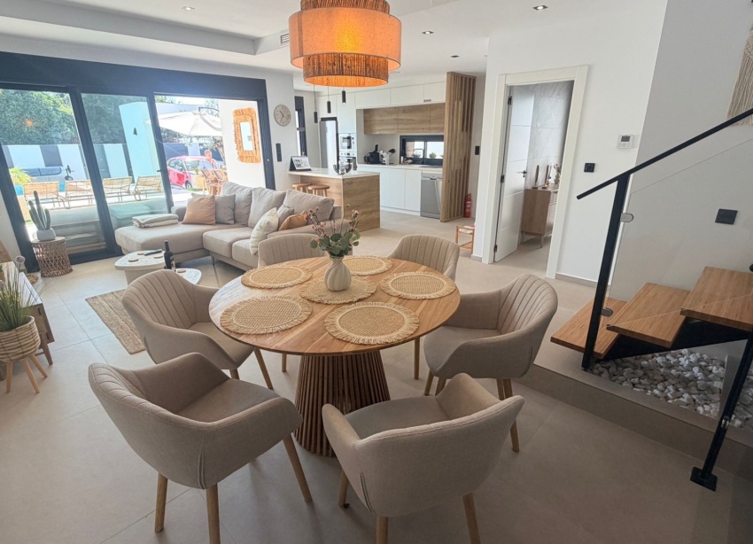 Resale - Villa / House - Dolores